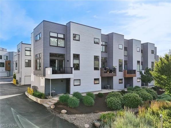 18875 Riversouth Ter Unit 21, Fairview Park, OH 44126