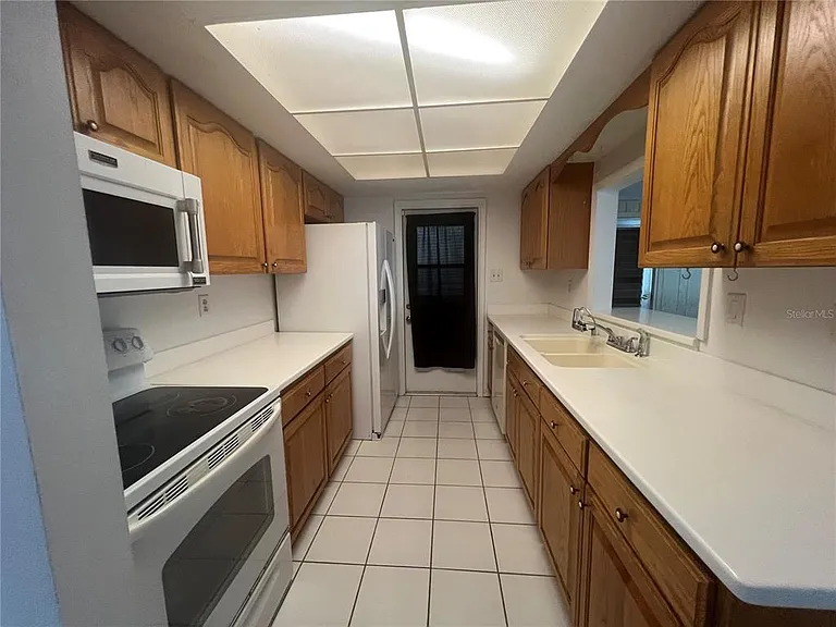8250 Lombra Ave — Photo 7
