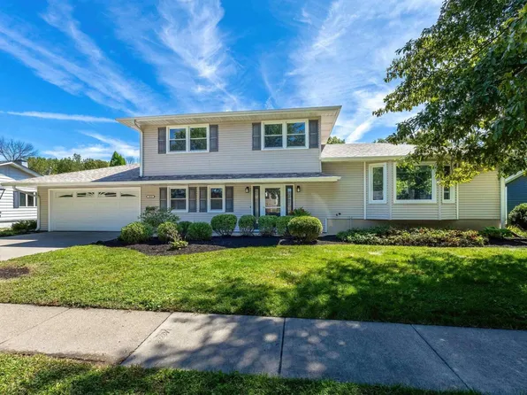 2829 Fairhaven Rd, Davenport, IA 52803