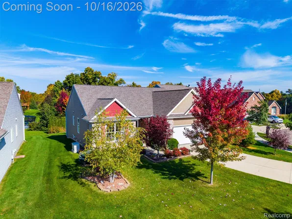 1104 Douglas Fir Dr, Howell, MI 48843