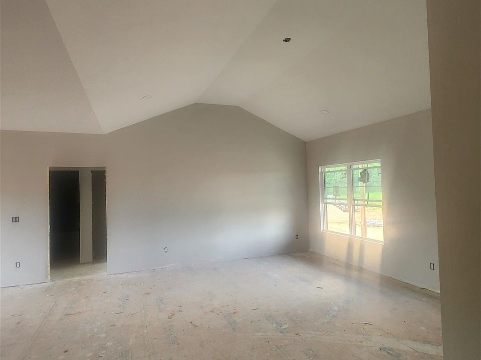2nd image of 1446 Roark Rd