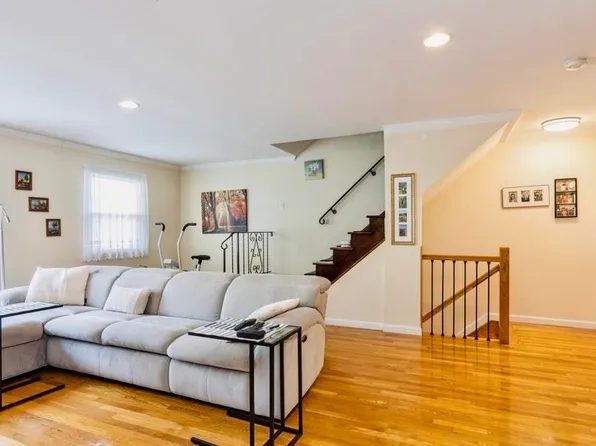 87B W 9th St #B, Bayonne, NJ 07002