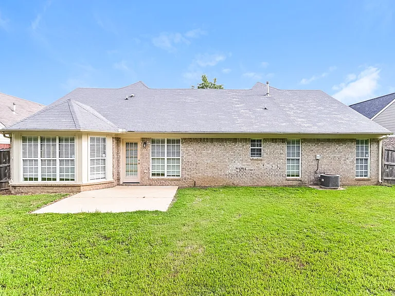 1935 Crescent Ln — Photo 16