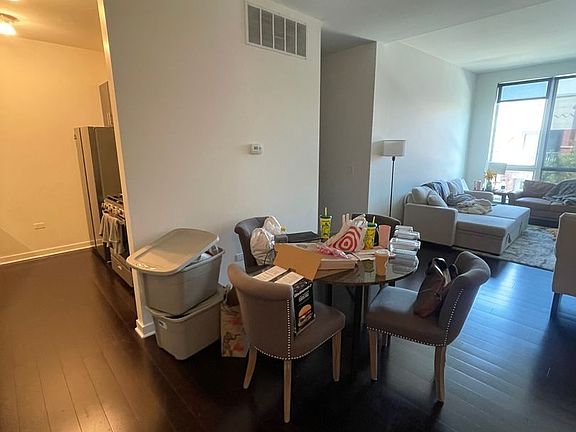 5th image of 6354 N Lakewood Ave APT 32