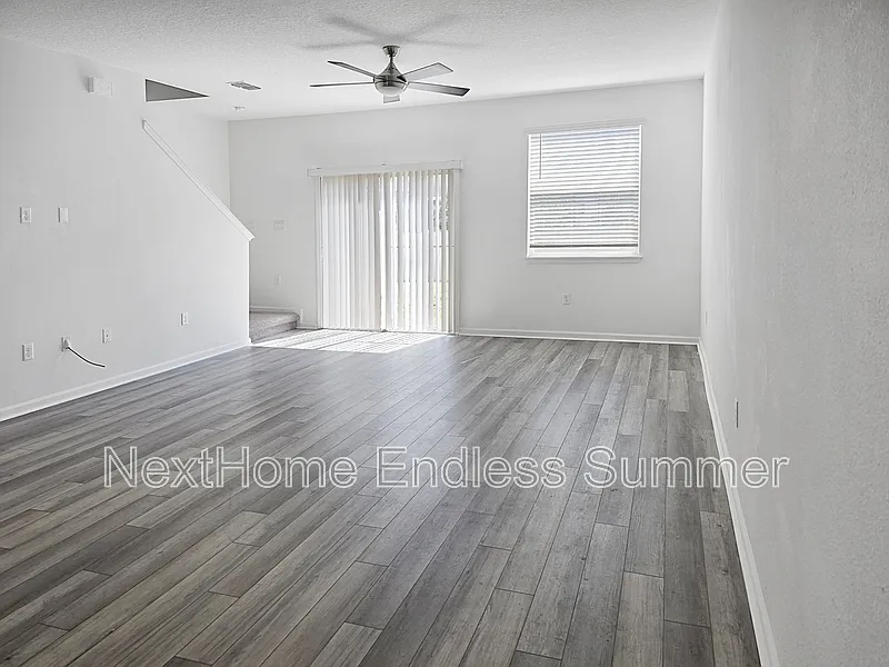 3 bed, 2.5 bath, 1354 sqft, $1,799 — Photo 3