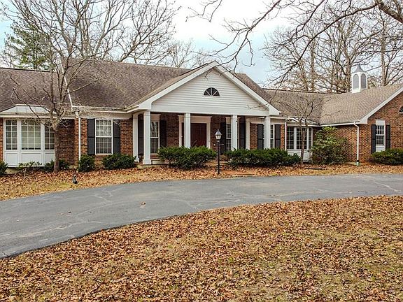 2nd image of 816 Laurel Dr