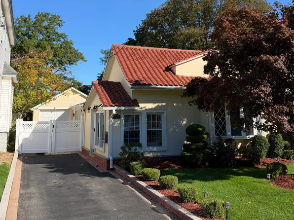 (undisclosed Address), Lynbrook, NY 11563