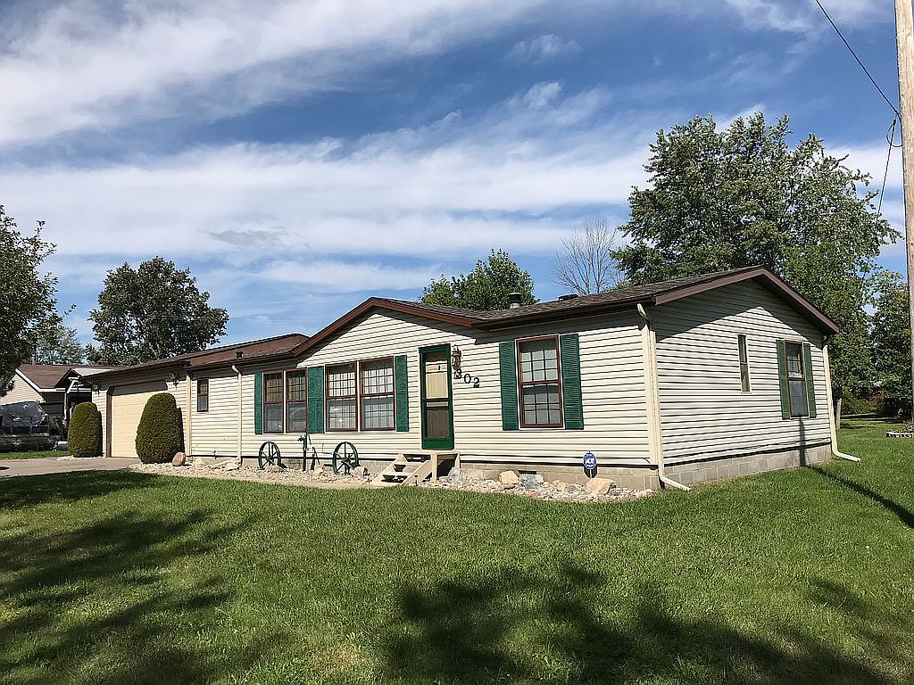 302 Ferris St, Houghton Lake Heights, MI 48630 Zillow