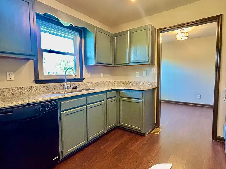 6727 Vaughn Rd — Photo 4