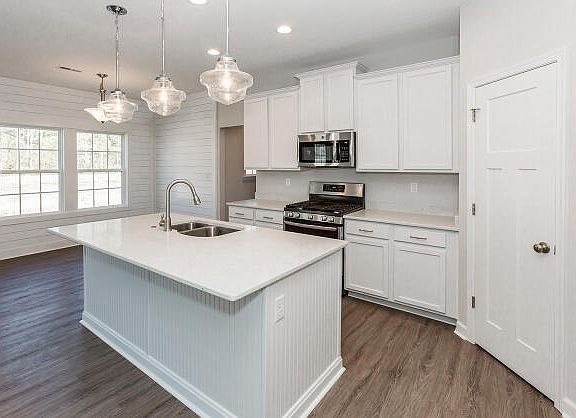 These photos are representative of this floor plan, but all options may not be available in every co