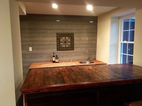 Wet bar in Tavern Room