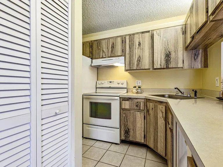 618 Sea Pine Way #A2 — Photo 9