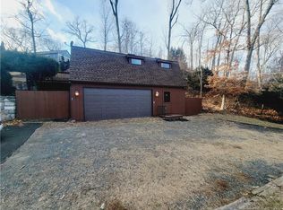 8 Lake Rd, Danbury, CT 06811
