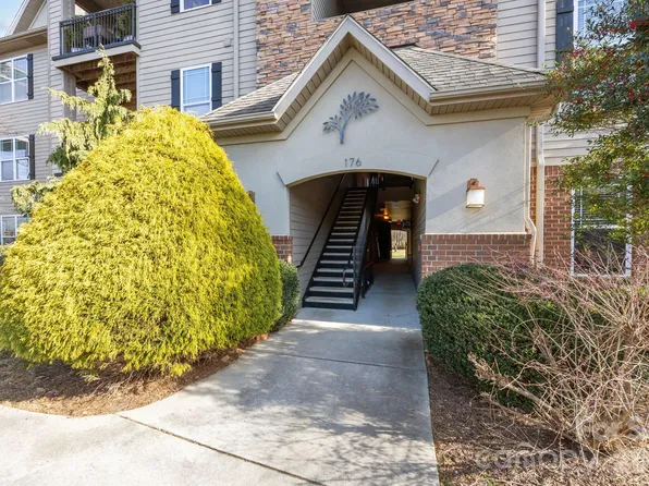 176 Brickton Village Cir #206, Fletcher, NC 28732