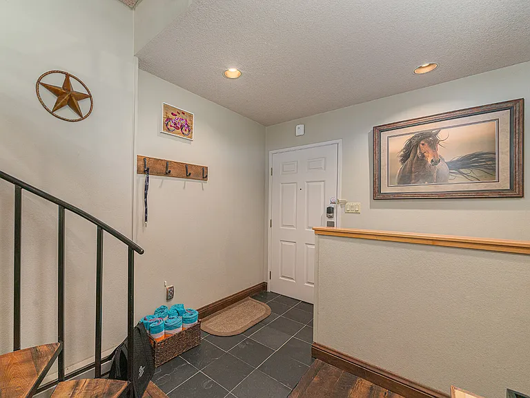 Mahoney Dr — Photo 9