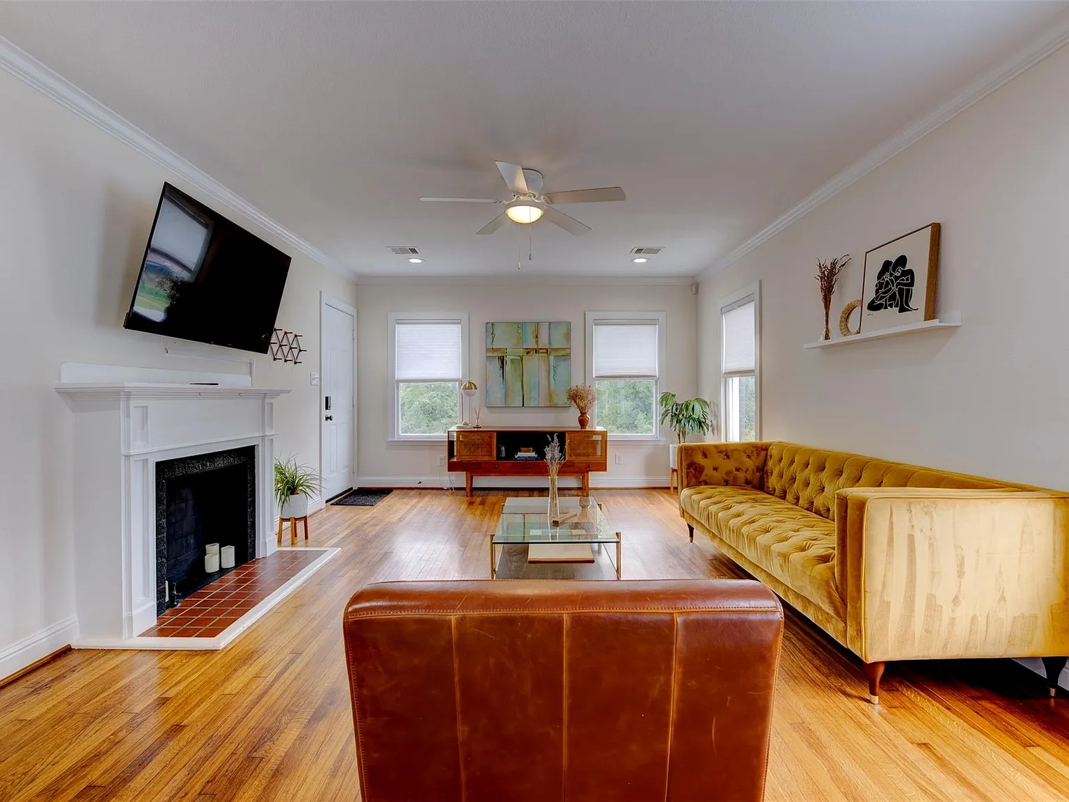 2 bed, 4.0 bath, 2660 sqft, $1,895 — Photo 2