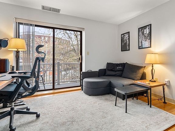 3rd image of 84 Gainsborough St Unit 206W