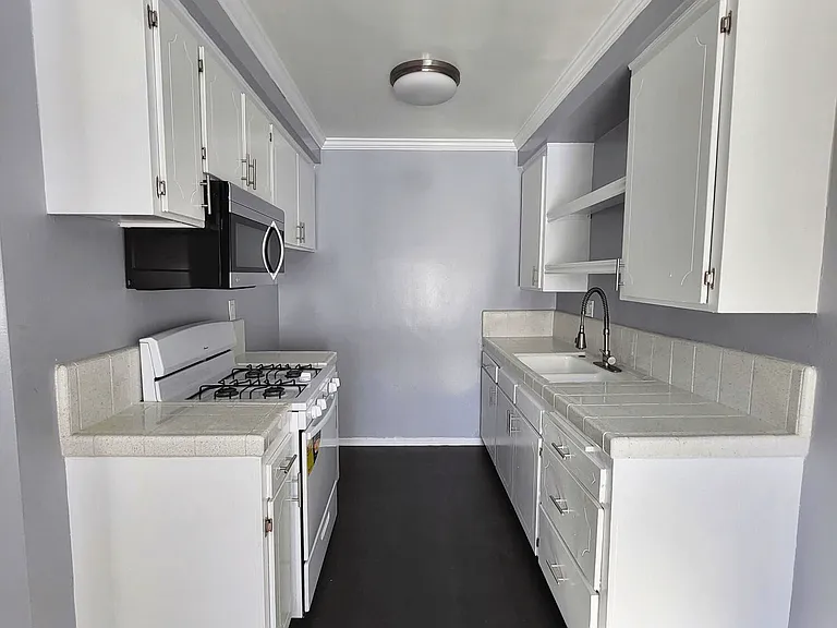 12022 Birch Ave — Photo 2