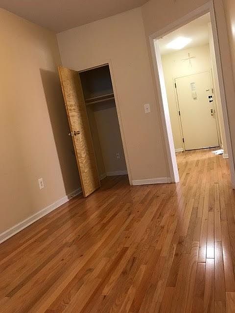 2nd image of 1000 E 220th St