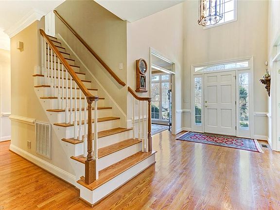 2nd image of 8 Stonecreek Ct