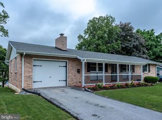 221 Swarthmore Dr, Lititz, PA 17543