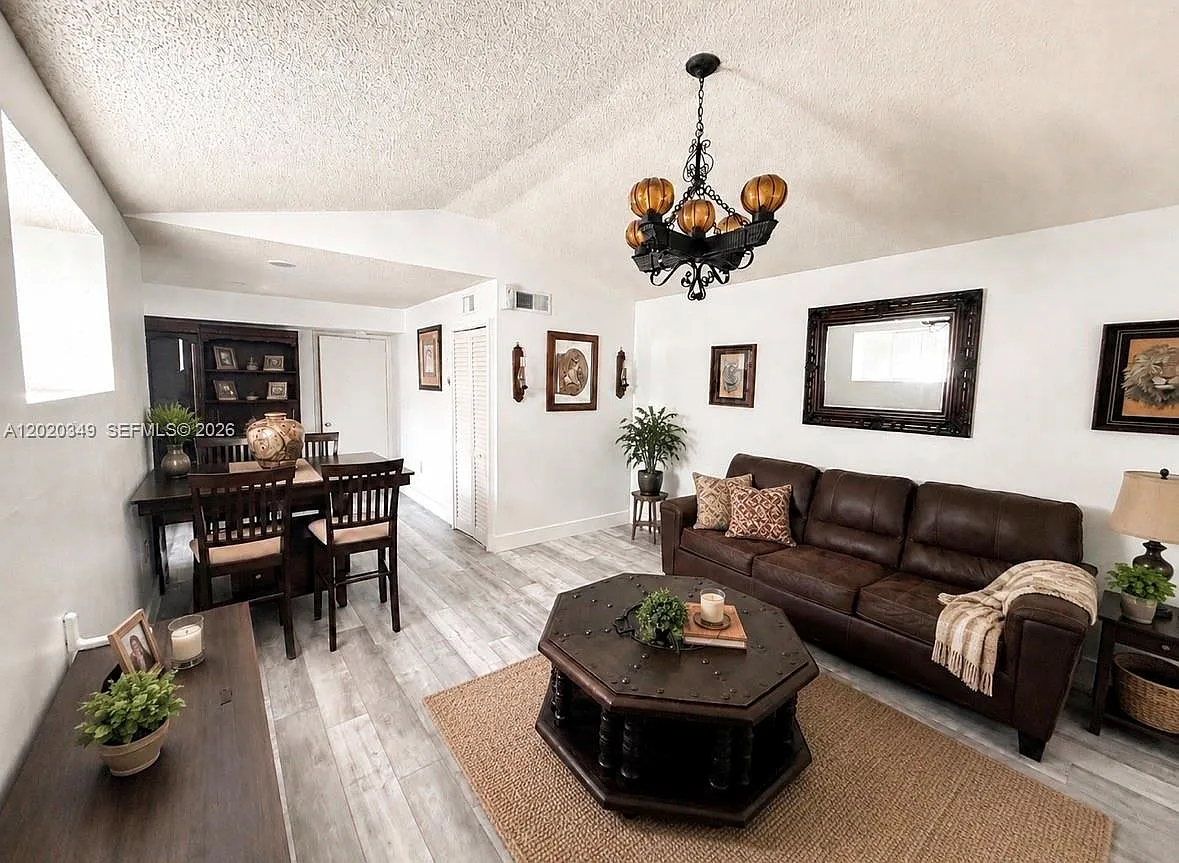 Biscayne Beach Club Condo — Photo 1