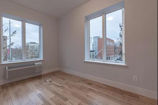 4th image of 494 Jackson Ave #2D