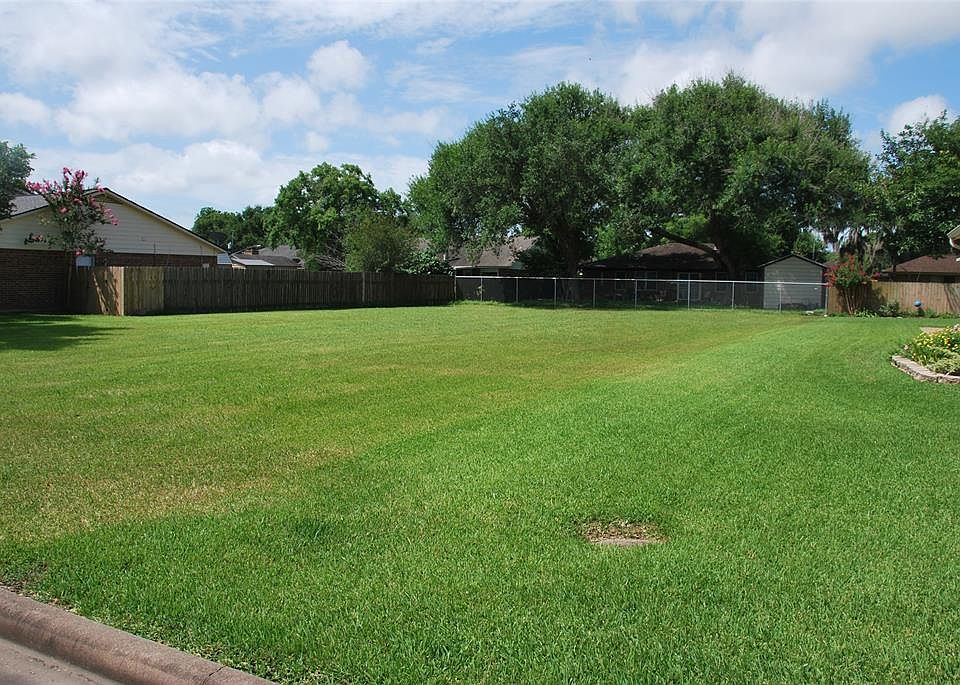 Welcome home in Wonderful Wharton!