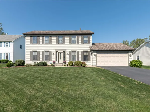 439 Red Apple Ln, Rochester, NY 14612