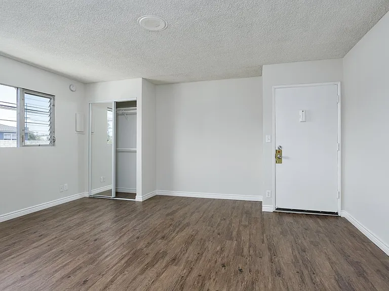 16025 Gault St #17 — Photo 9