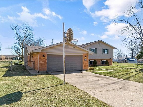 4th image of 2402 Apricot Dr