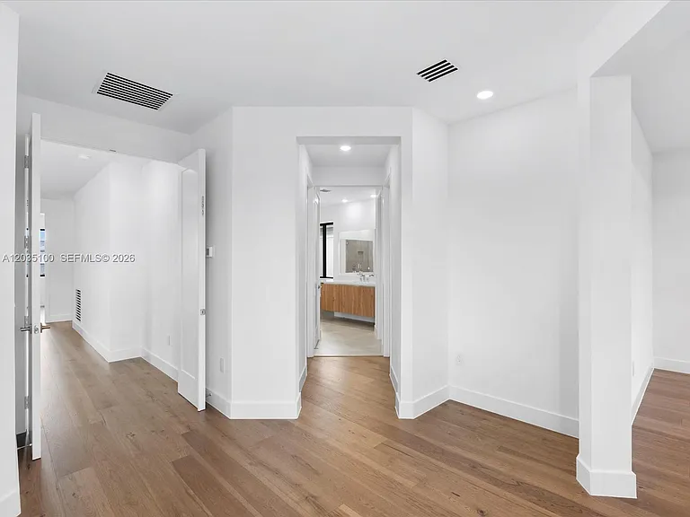 19701 NE 16th Pl — Photo 76