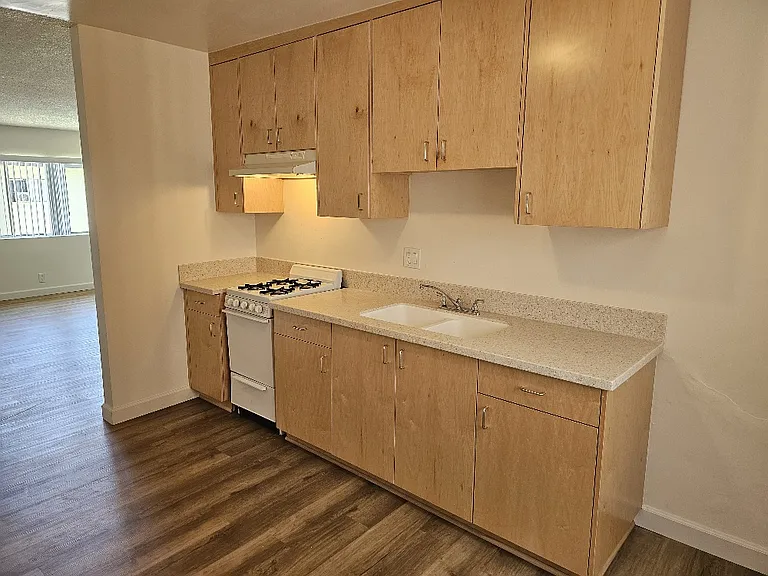 12522 Paramount Blvd #17 — Photo 5