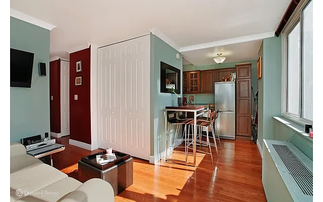 Rented by Douglas Elliman | media 19