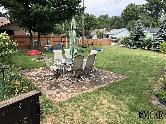 5th image of 81 Oak Pl