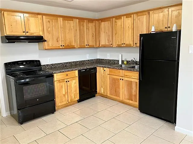 525 Pierre St — Photo 3
