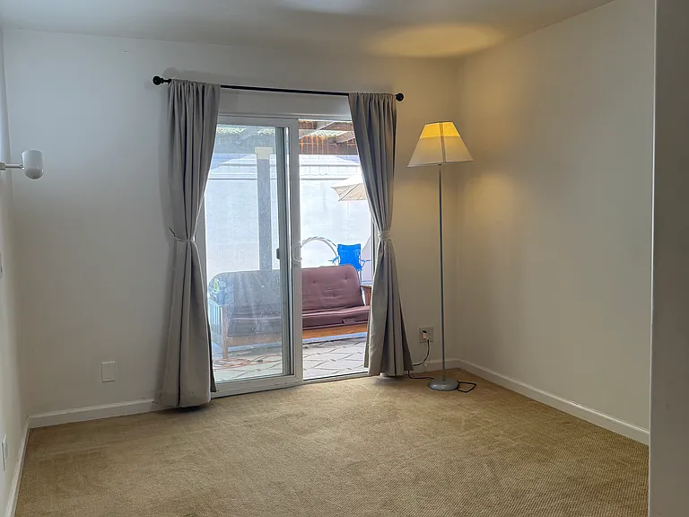 45 Compton Ter — Photo 9