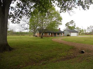 1035 Pony Ln, Wallis, TX 77485