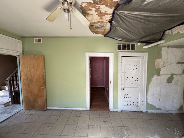 chicago-illinois-2120522629 picture