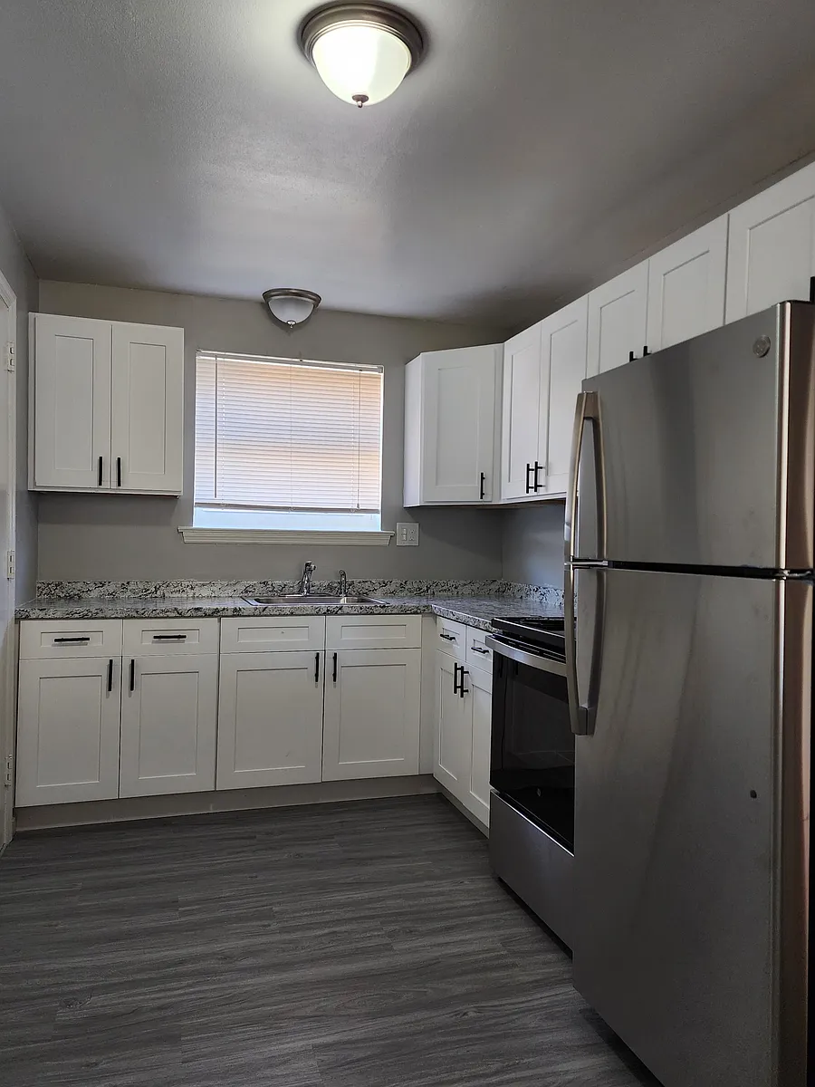 Photo 2 of 6 - 120 Folly Brook Blvd #4 - Wethersfield, CT Building Photo - 120 Folly Brook Blvd #4