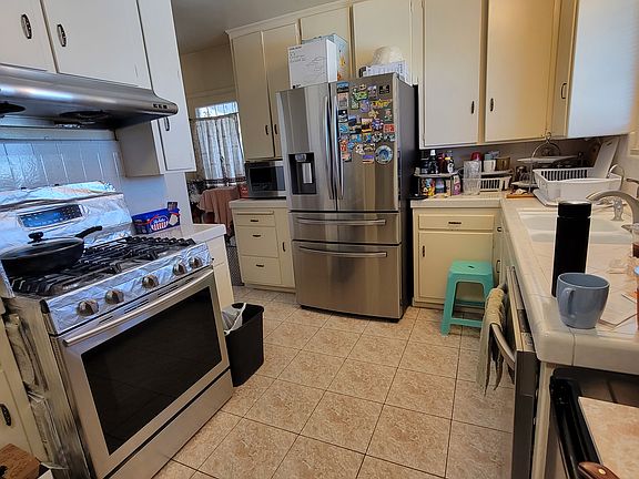 5th image of 1181 Langley Way