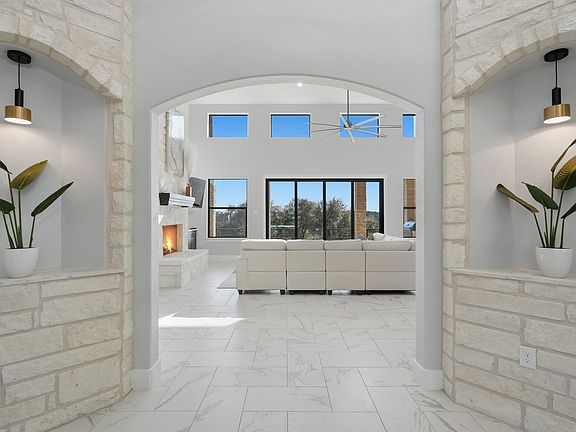 5th image of 2587 Falling Oak