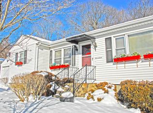 17 Cedar Ln, Uncasville, CT 06382