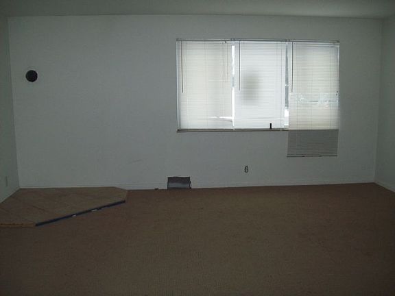 3rd image of 1934 Hart Dr