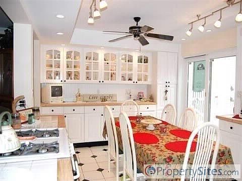3rd image of 20 Strathmore Village Dr
