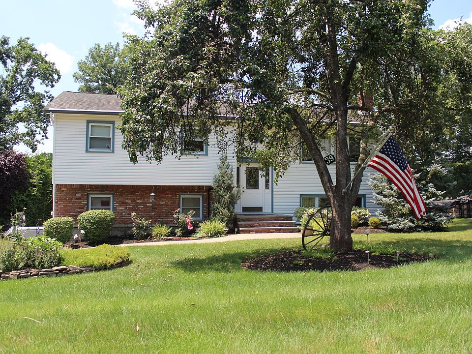1st image of 39 Beechwood Dr