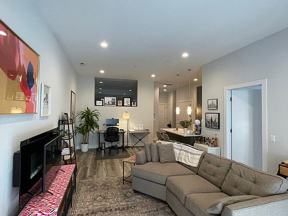 2nd image of 1955 N Fairfield Ave #4G