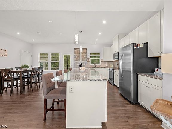 5th image of 1422 Chateau Pl
