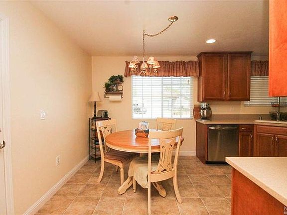 3rd image of 833 Scottsdale Dr