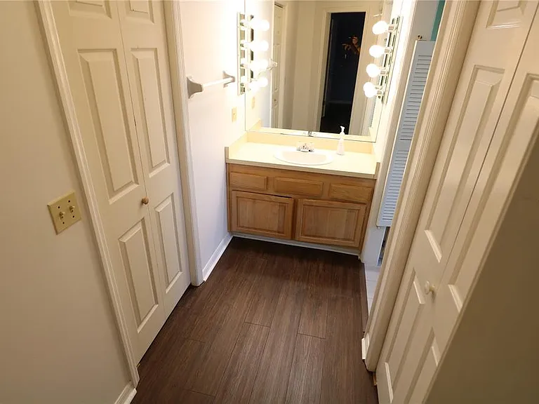5424 Saddlebrook Way — Photo 30